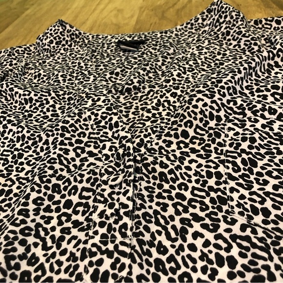 Torrid White Black Leopard Print Lightweight Sheer Long Sleeve Top Womens Size 2 - Picture 4 of 11